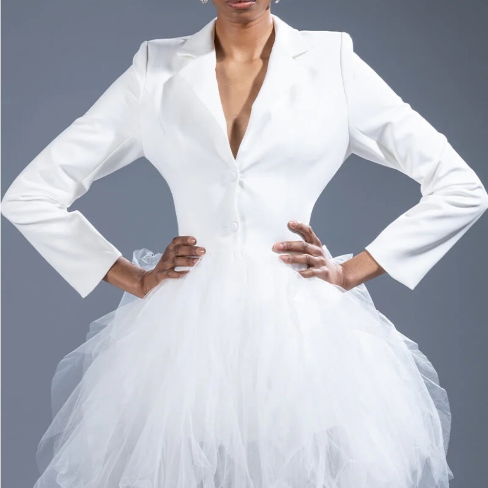 Chic White Maxi Tulle Skirt Gown one shoulder off